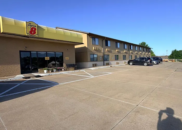 Super 8 By Wyndham Motel