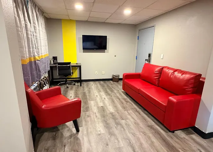 Super 8 By Wyndham Motel Macomb