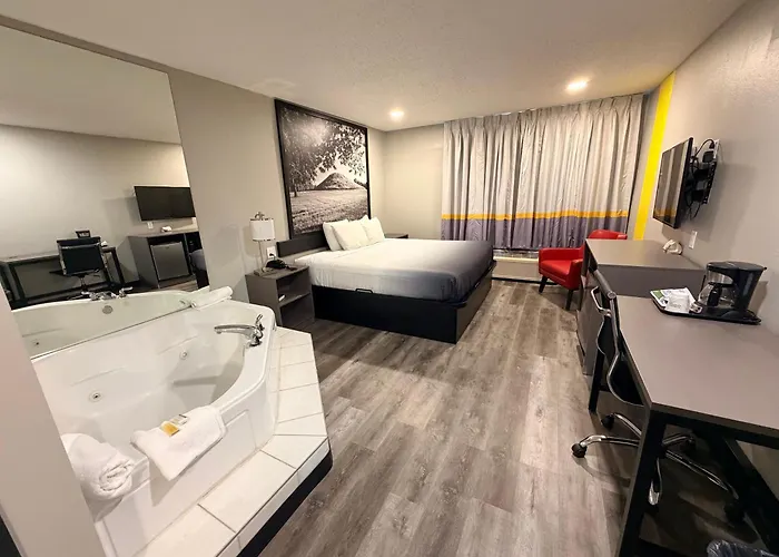 Super 8 By Wyndham 2* Macomb