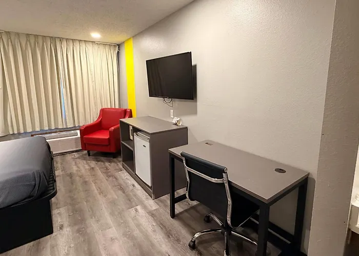 Super 8 By Wyndham 2* Macomb