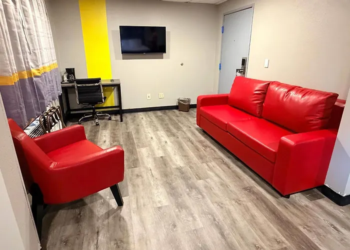Super 8 By Wyndham Motel Macomb